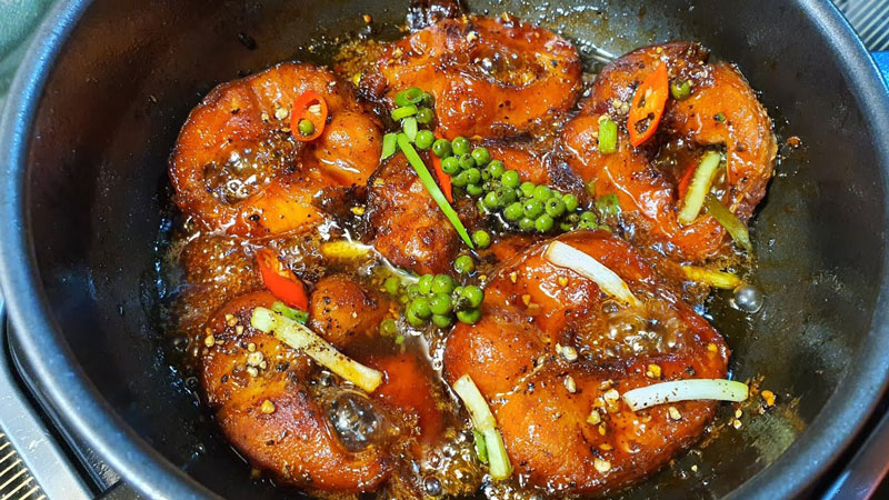 Cá tầm kho tiêu xanh