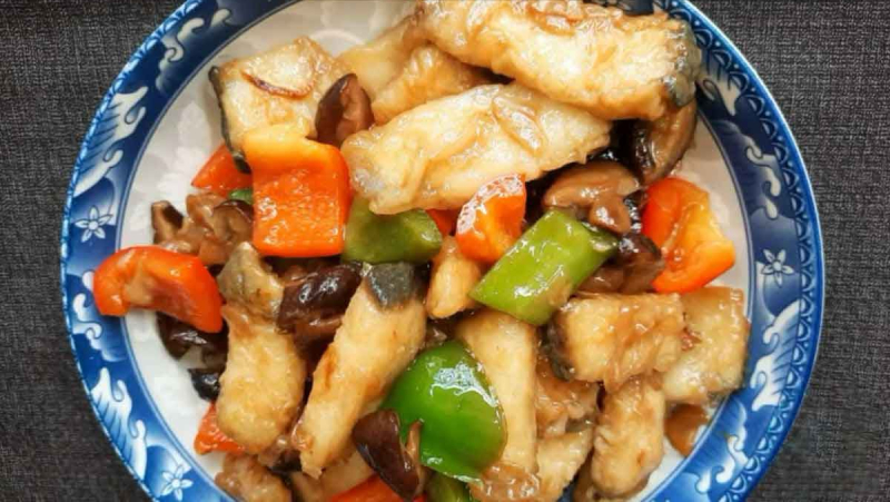 cá tầm xào nấm