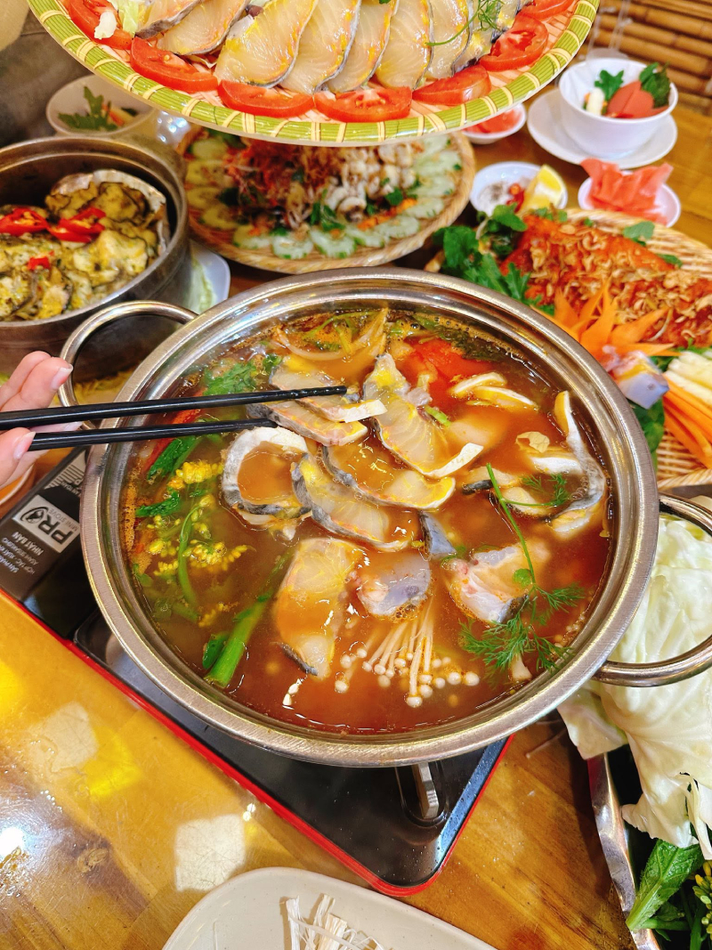 Lẩu cá tầm thập cẩm