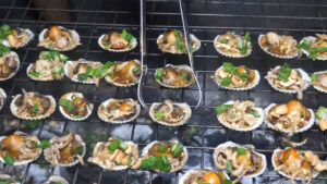 Chế biến sò huyết cồ nướng mỡ hành