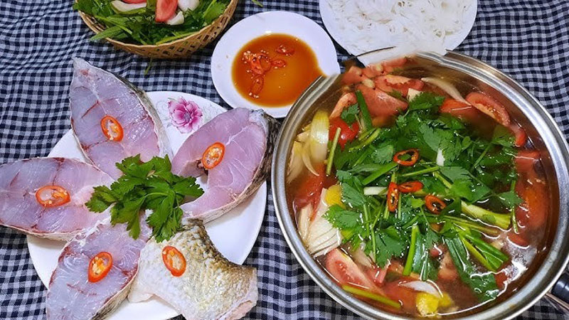 Lẩu cá mú đỏ nấu ngót đậm đà