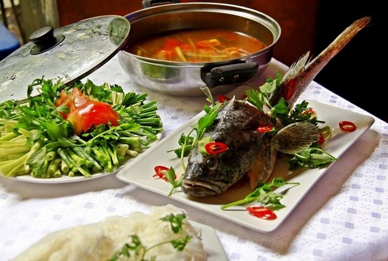 Lẩu cá mú đỏ truyền thống hấp dẫn