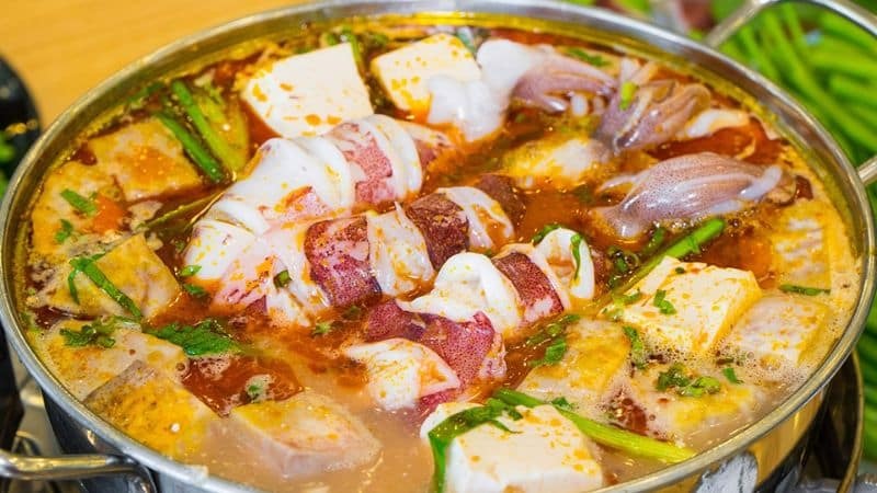 Bí quyết nấu nước lẩu mực lá é thơm ngon, đậm đà