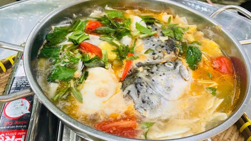 Công thức nấu lẩu cá mú đỏ măng chua thanh mát