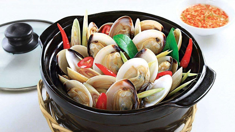 Chế biến ngao hoa hấp Thái cay cay đậm đà