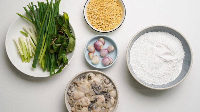 Chuẩn bị nguyên liệu cho món cháo hàu sữa