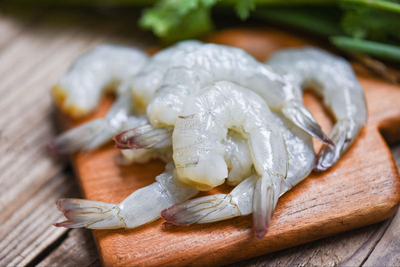 Sơ chế và làm sạch tôm sú đúng cách