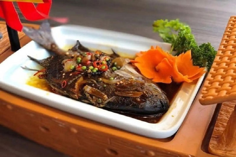 Thành phầm cá dìa kho tiêu xanh
