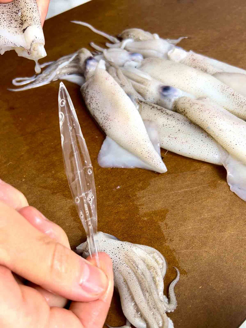 Cách sơ chế mực trứng sạch và không tanh