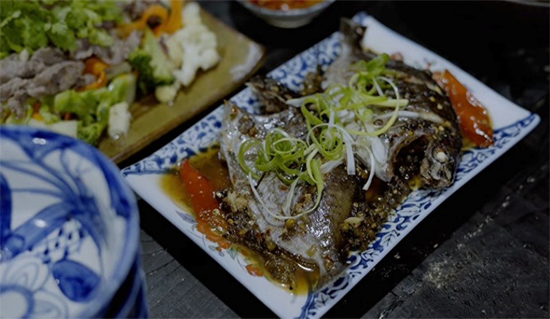 Cá dìa kho tiêu phù hợp với bữa cơm gia đình