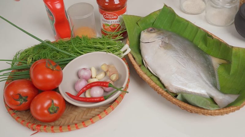 Chuẩn bị nguyên liệu cho món cá chim sốt cà chua