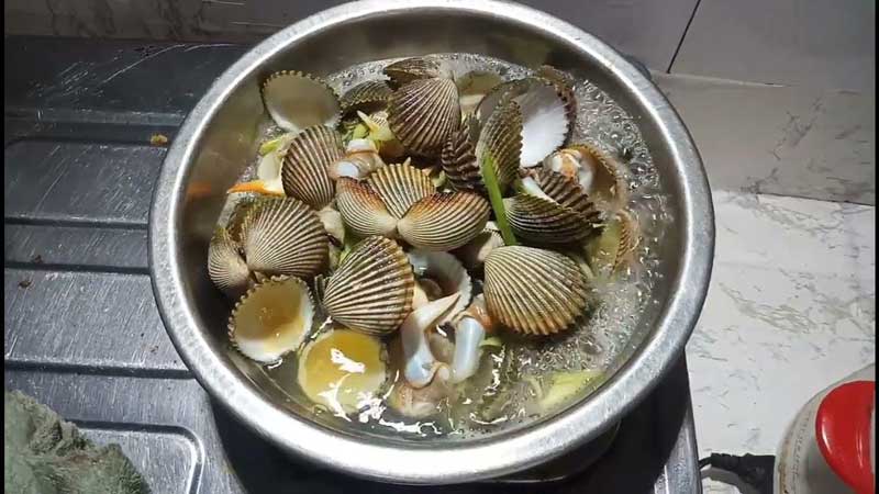 Sơ chế sò dương hấp