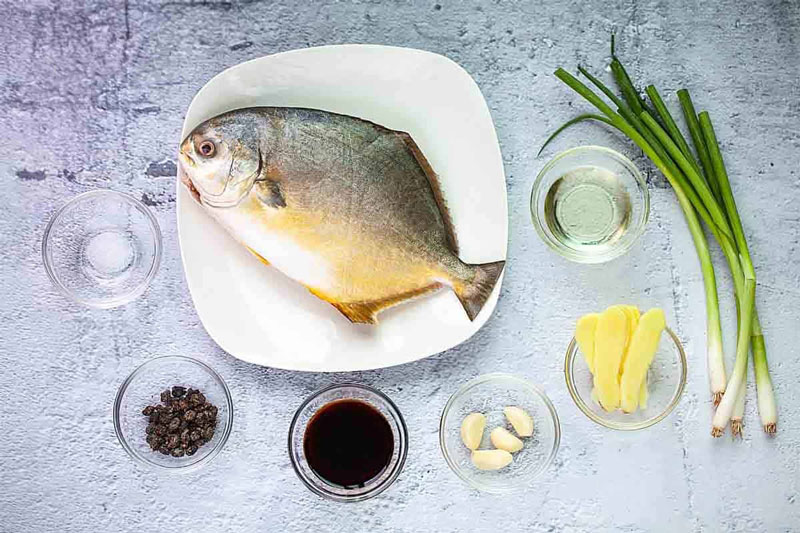 Các nguyên liệu cho món cá chim hấp xì dầu