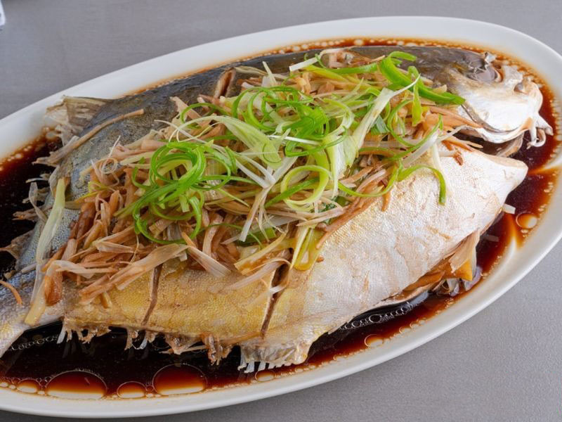 Món cá chim hấp xì dầu khiến bữa cơm thêm ngon miệng