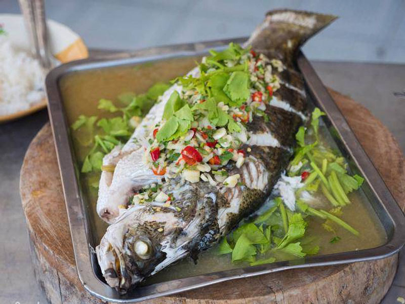 Thưởng thức món cá chim hấp bia