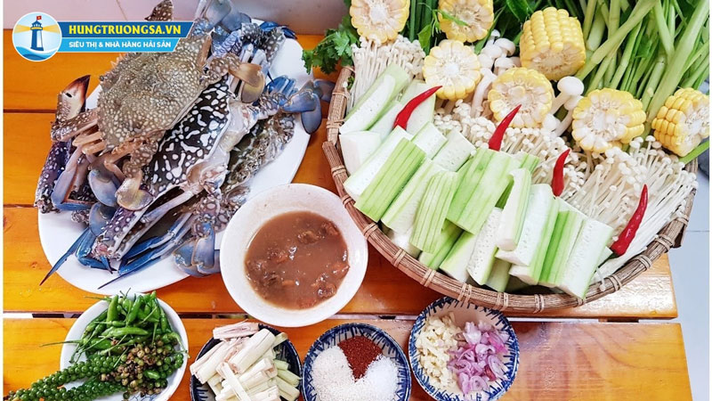 Thêm nấm rơm, nấm kim châm vào món lẩu ghẹ nấu bầu