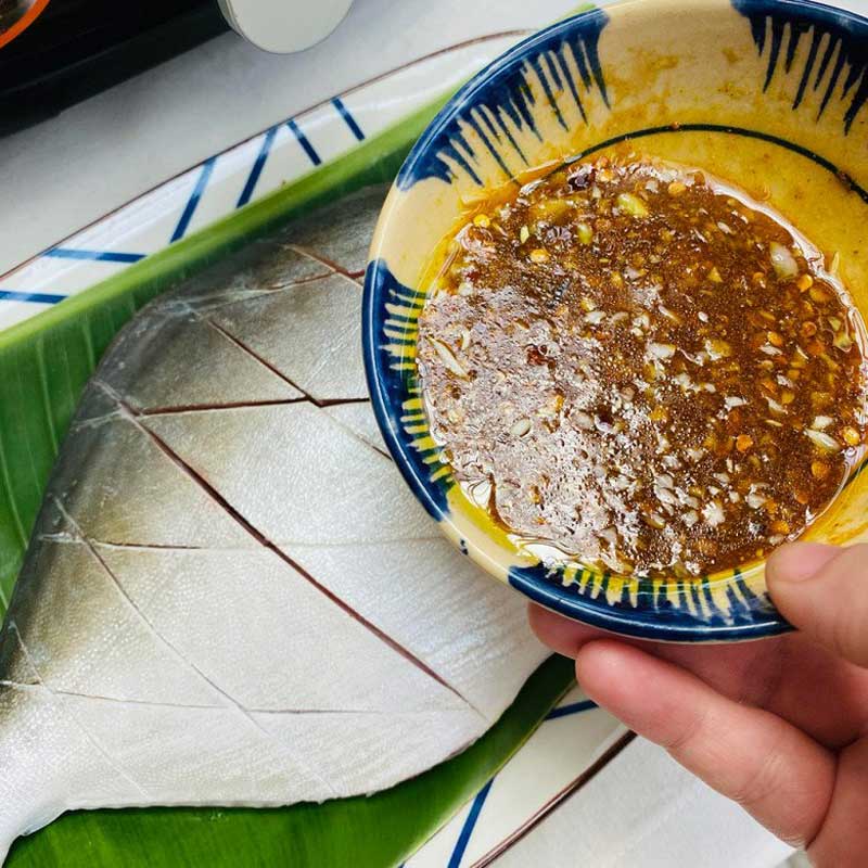 Cách ướp cá chim chiên chuẩn vị