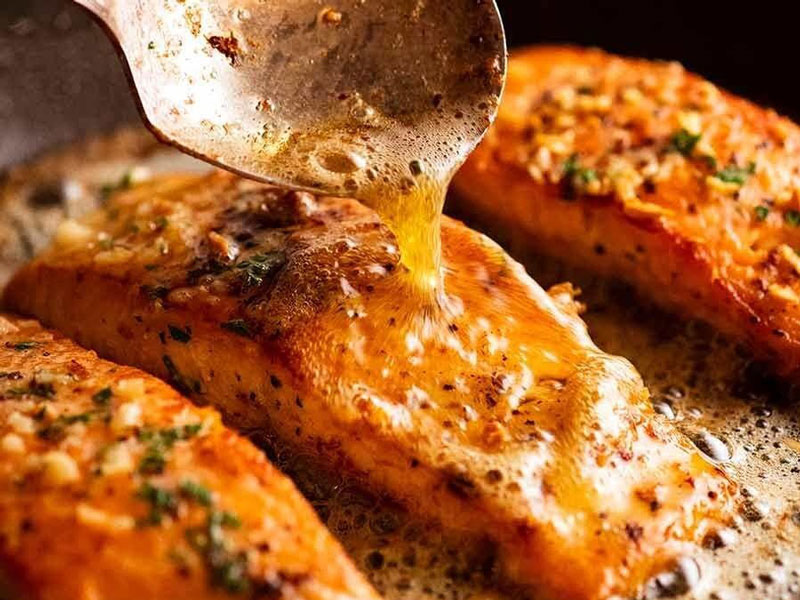 Chế biến cá hồi sốt bơ tỏi