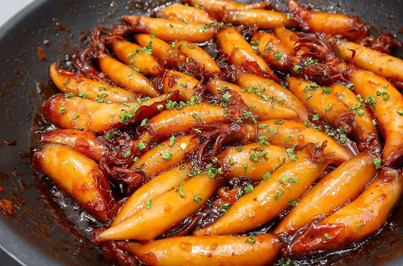 Chế biến mực trứng sốt me