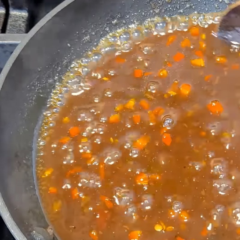 Chế biến sốt me cho món chả mực