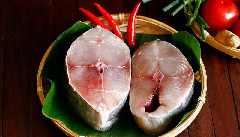 Nguyễn liệu chính cho món cá thu một nắng sốt cà chua
