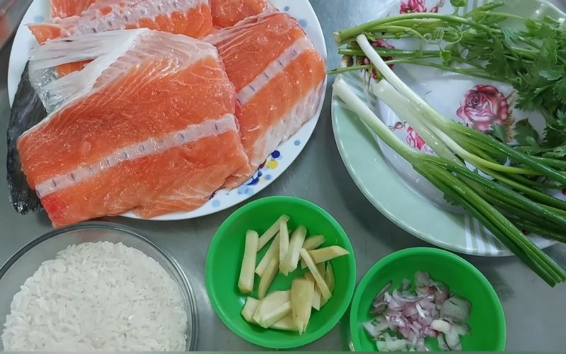 Mội số nguyên liệu chính để nấu cháo cá hồi