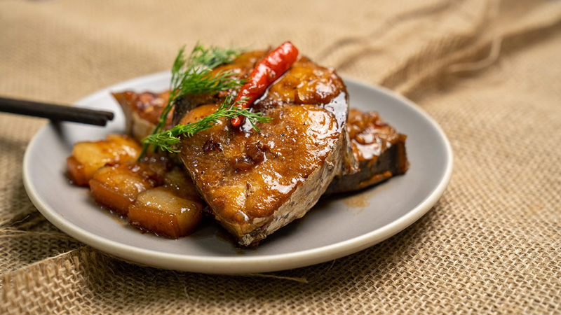 Thành phẩm món cá thu một nắng kho thịt ba chỉ