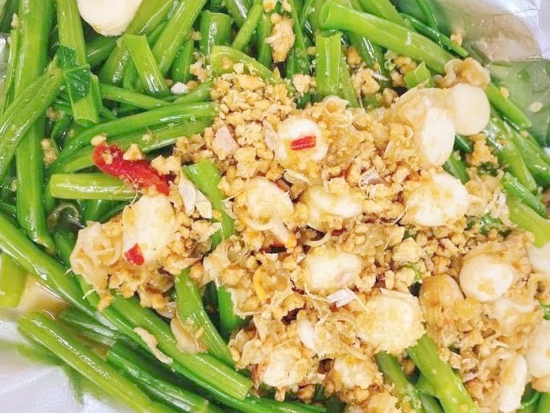 Thành phẩm món cồi mai xào rau muống