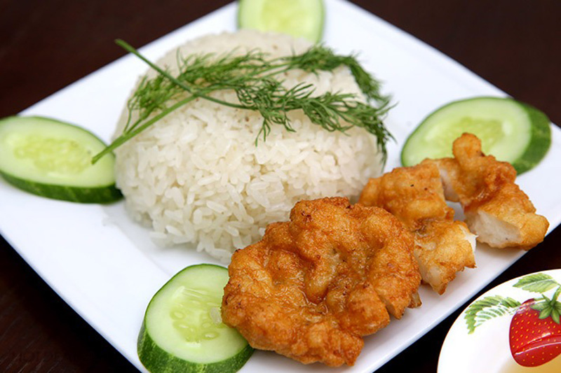 Chả mực kết hợp với cơm