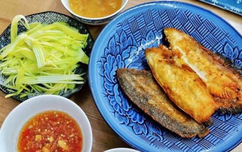 Thành phẩm món cá bơn rán kèm nước mắm tỏi ớt