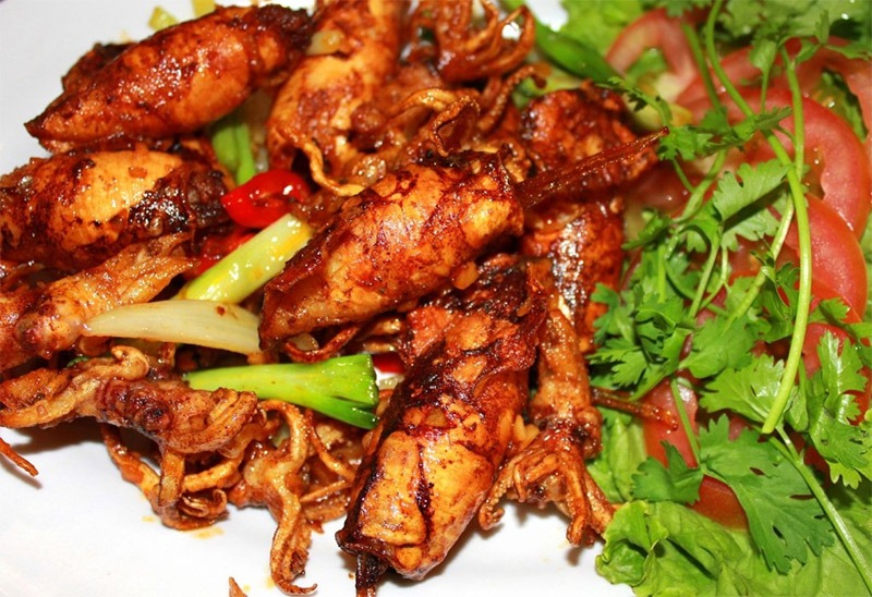 Thành phẩm mực trứng xào sa tế thơm ngon