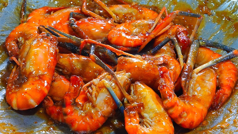 Chế biến tôm càng rang me