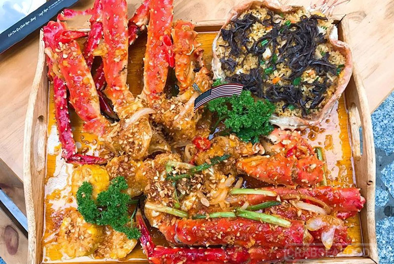 Món cua hoàng đế sốt bơ tỏi thơm lừng