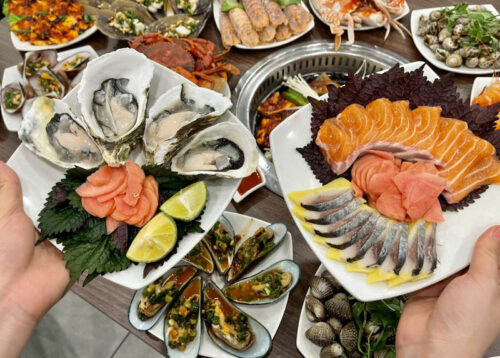 Không khí tiệc hải sản cuối năm ấm cúng