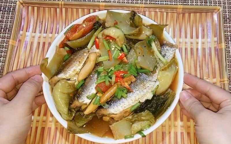 Thành phẩm cá đuối kho dưa cải