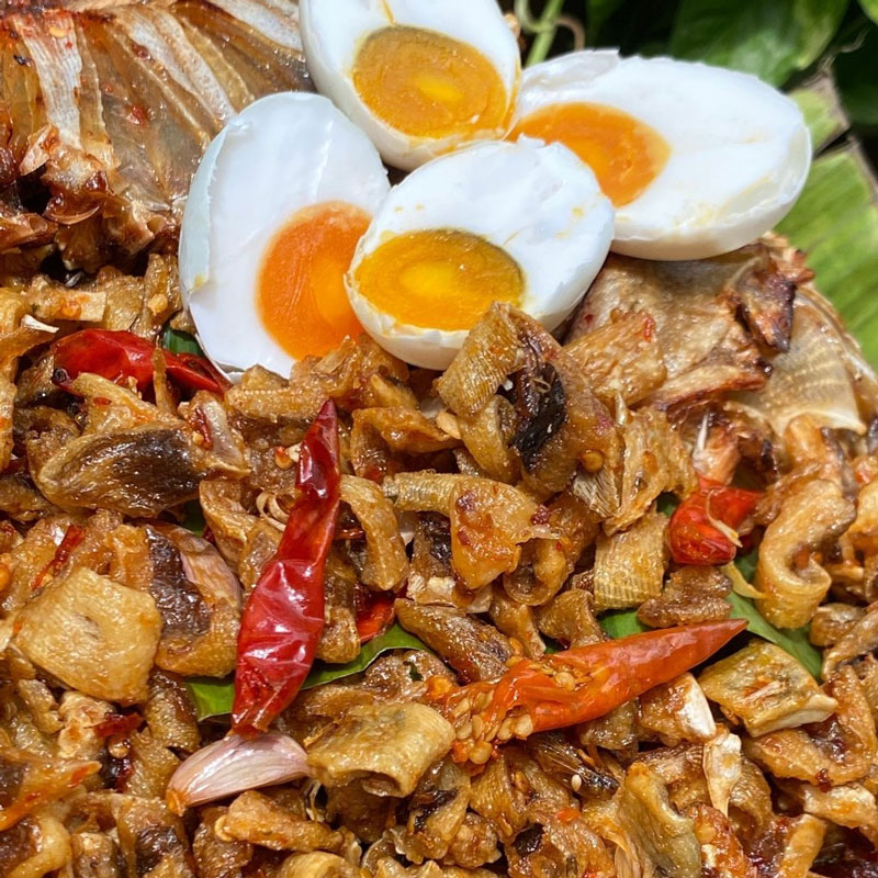 Cá đuối sốt trứng mềm ngon, lạ miệng