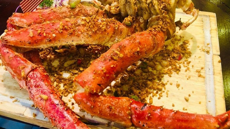 Thành phẩm món cua hoàng đế rang me chua ngọt hấp dẫn