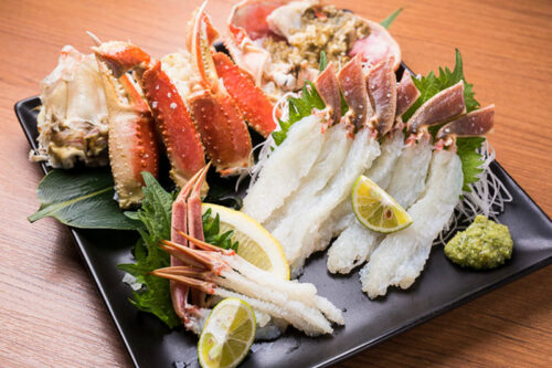 Thành phẩm sashimi cua hoàng đế chuẩn vị Nhật