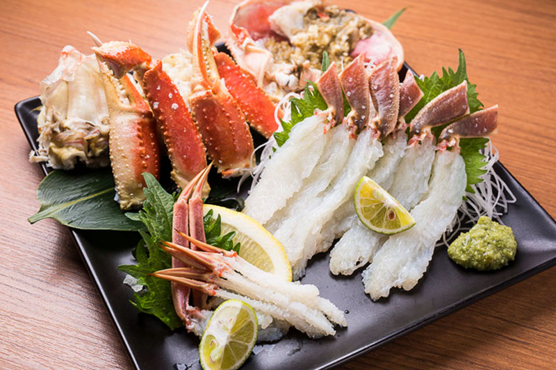 Thành phẩm sashimi cua hoàng đế chuẩn vị Nhật