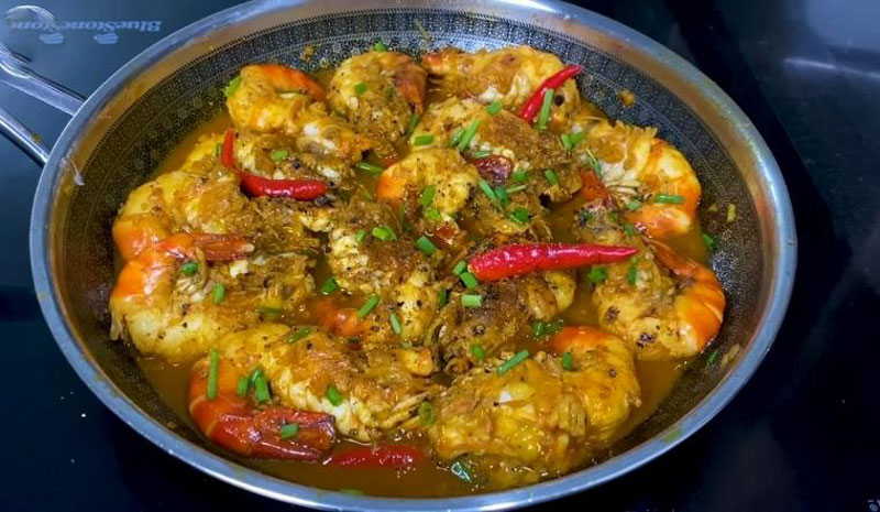 Món tôm càng xanh kho tàu chuẩn miền Tây