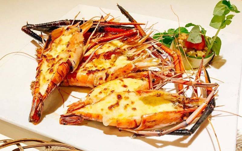 Thành phẩm món tôm càng nướng phô mai chuẩn vị nhà hàng tại nhà