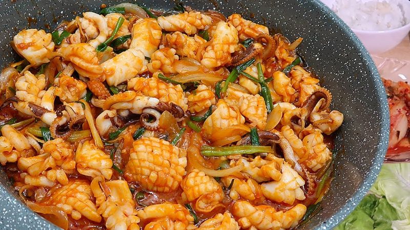 Mực xào sa tế cay ngon tại nhà