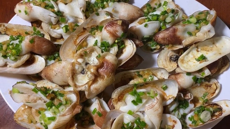 Tu hài nướng mỡ hành tại nhà